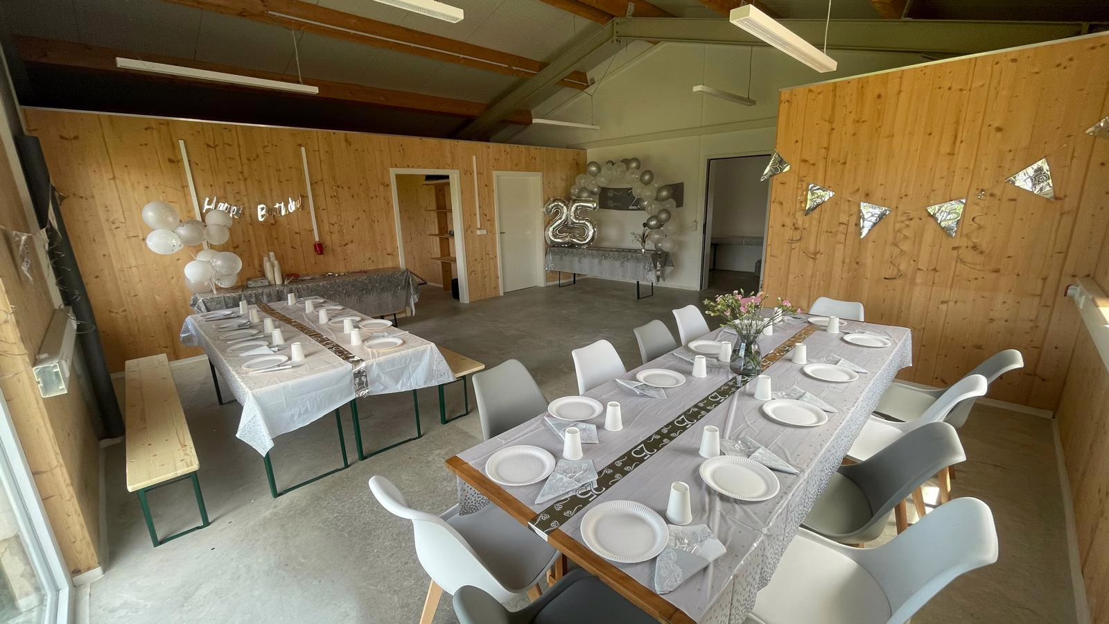 gedeckte_Tische | indoorspielplatz-calw.de | la-mas.de | Indoorspielplatz | Familienfeier | Kindergeburtstag | Schwarzwald | Eventlocation | Nagold | Freudenstadt | Freizeitpark | Festsaal | Kinderparadies gedeckte_Tische | indoorspielplatz-calw.de | la-mas.de | Indoorspielplatz | Familienfeier | Kindergeburtstag | Schwarzwald | Eventlocation | Nagold | Freudenstadt | Freizeitpark | Festsaal | Kinderparadies
