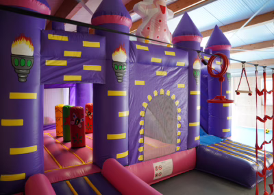 Hüpfburg indoorspielplatz-calw.de | la-mas.de | Indoorspielplatz | Familienfeier | Kindergeburtstag | Schwarzwald | Eventlocation | Nagold | Freudenstadt | Freizeitpark | Festsaal | Kinderparadies